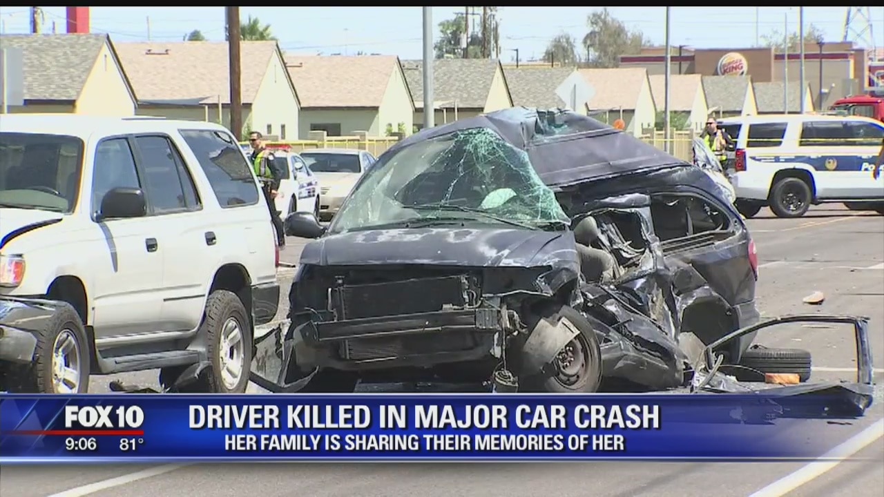 Family in mourning after mother of 3 died in crash