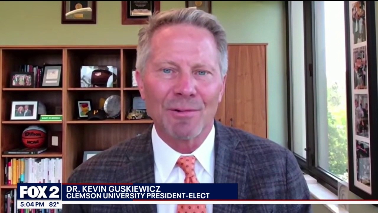 Ex-Michigan State president leaving for Clemson takes parting shot at trustees