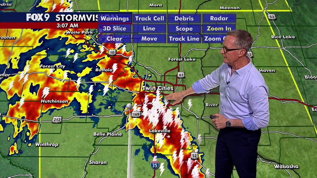 Thunderstorms push into Twin Cities metro early Wednesday