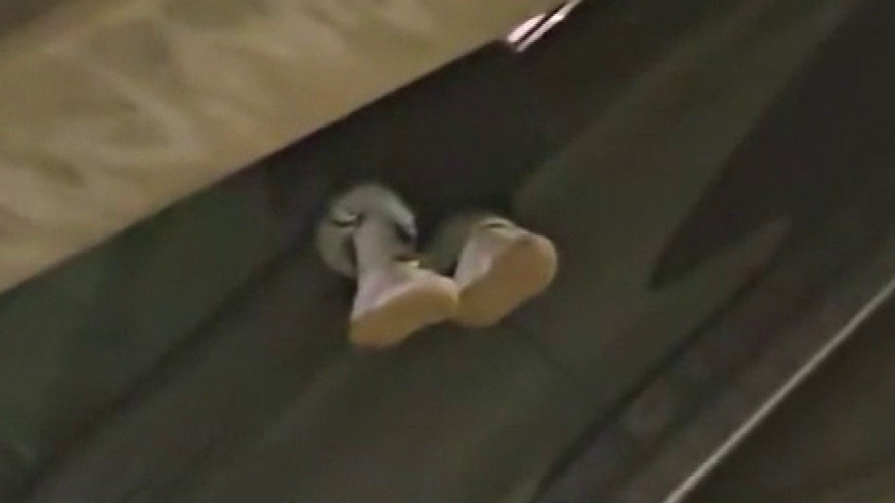 Feet dangle from Atlanta overpass after I-20 crash
