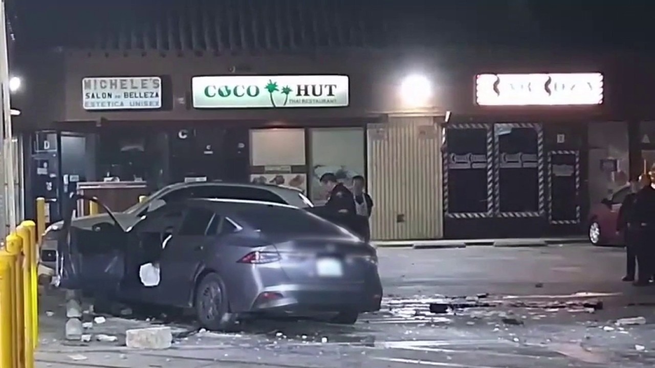 Police chase ends in crash in Pacoima
