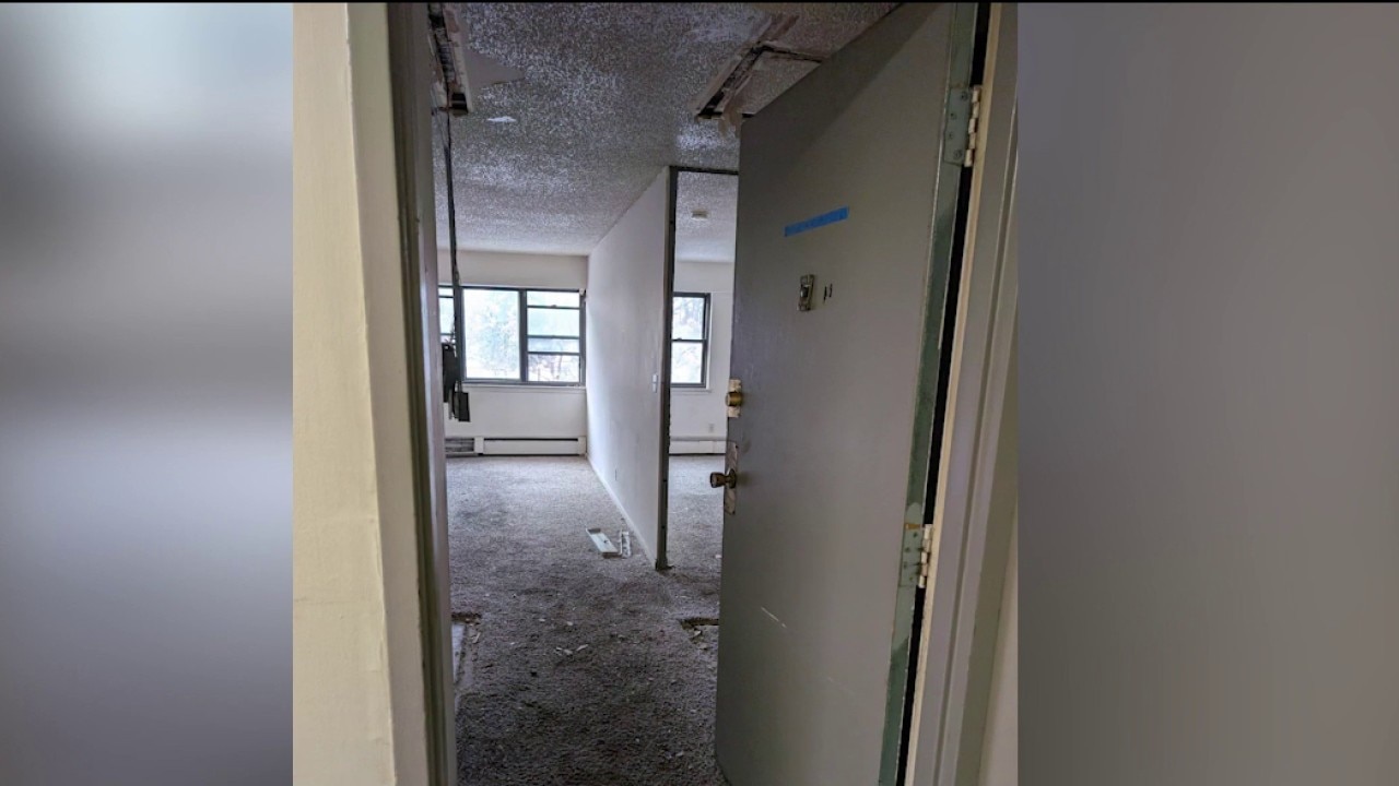 Aurora apartment residents told to leave after asbestos exposure