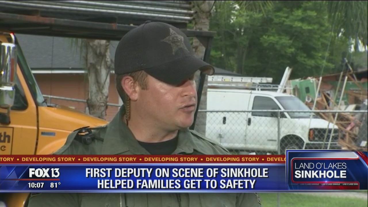 First deputy at sinkhole helps save family