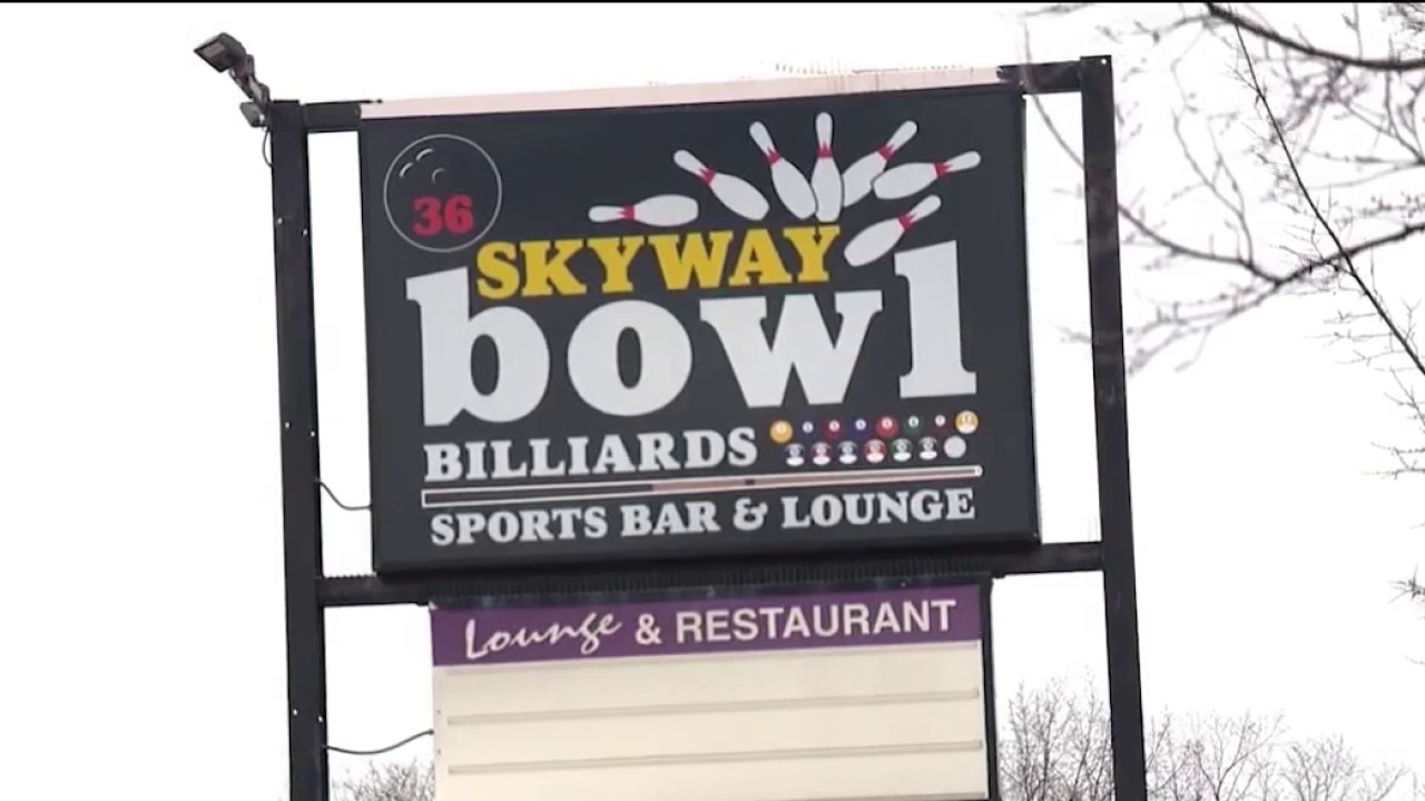 Chicago headlines: Beloved bowling alley closes, dressing debate resurfaces, record shop endures