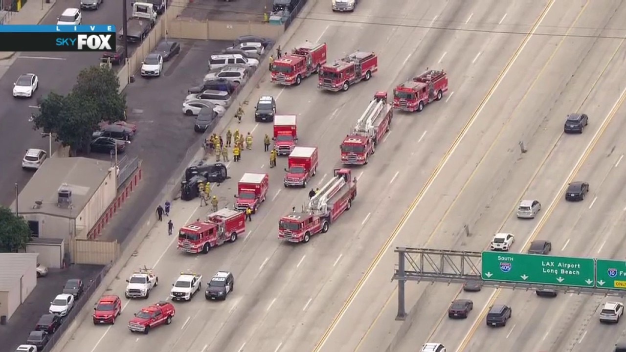 Multi-vehicle crash shuts down 405 Freeway