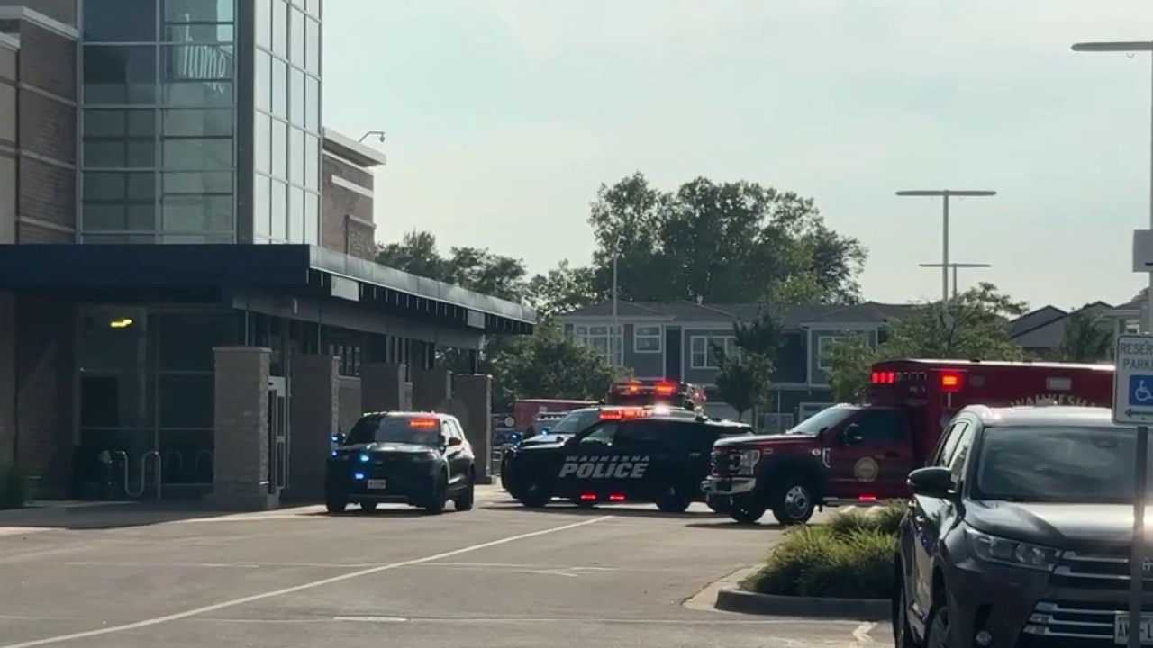 Waukesha police shooting, hostage situation