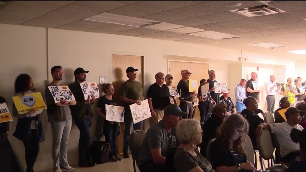 Community members sound off on soaring NIPSCO bills during listening session