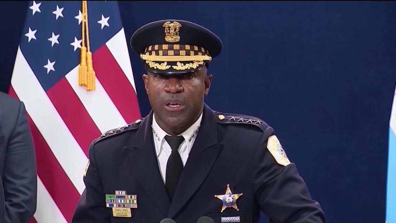 Chicago Police Supt. Larry Snelling announces retirement