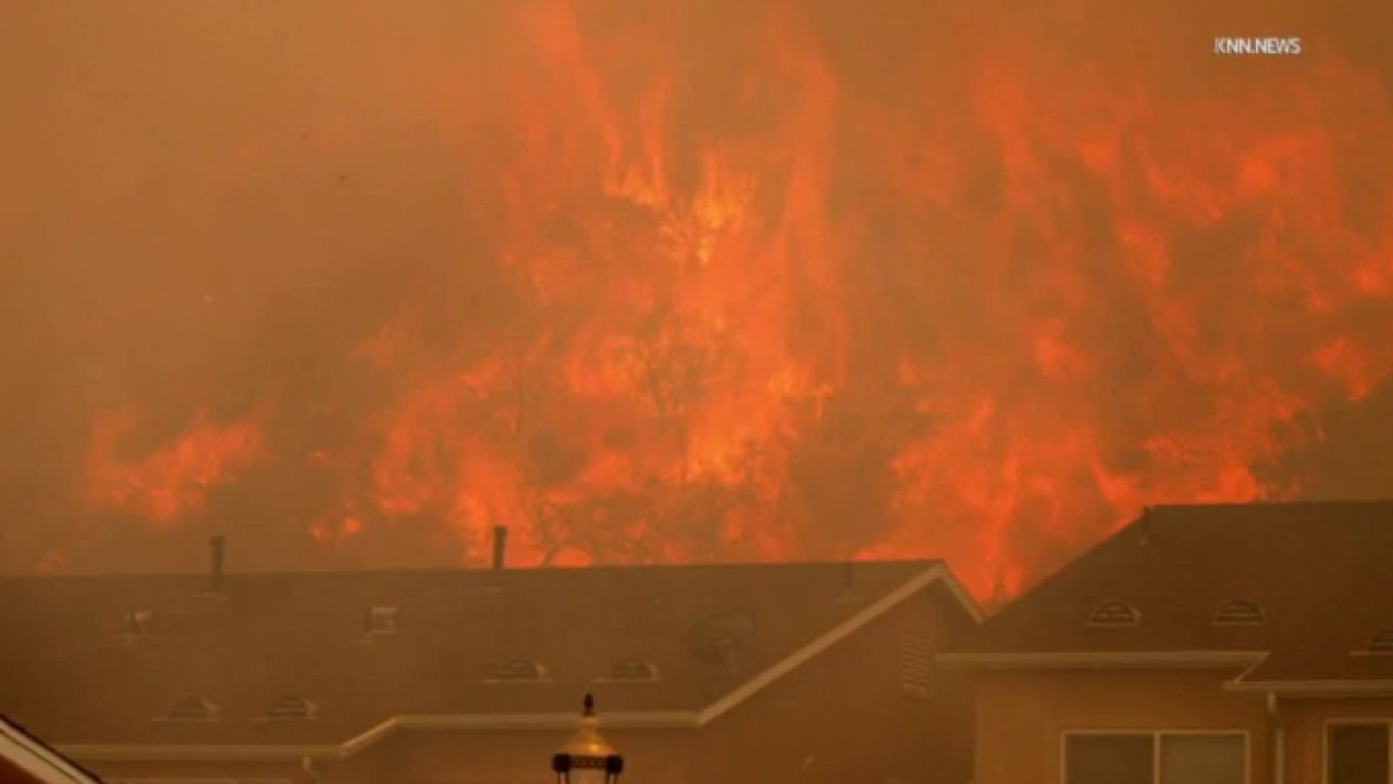 Firefighters save Santa Clarita neighborhood 