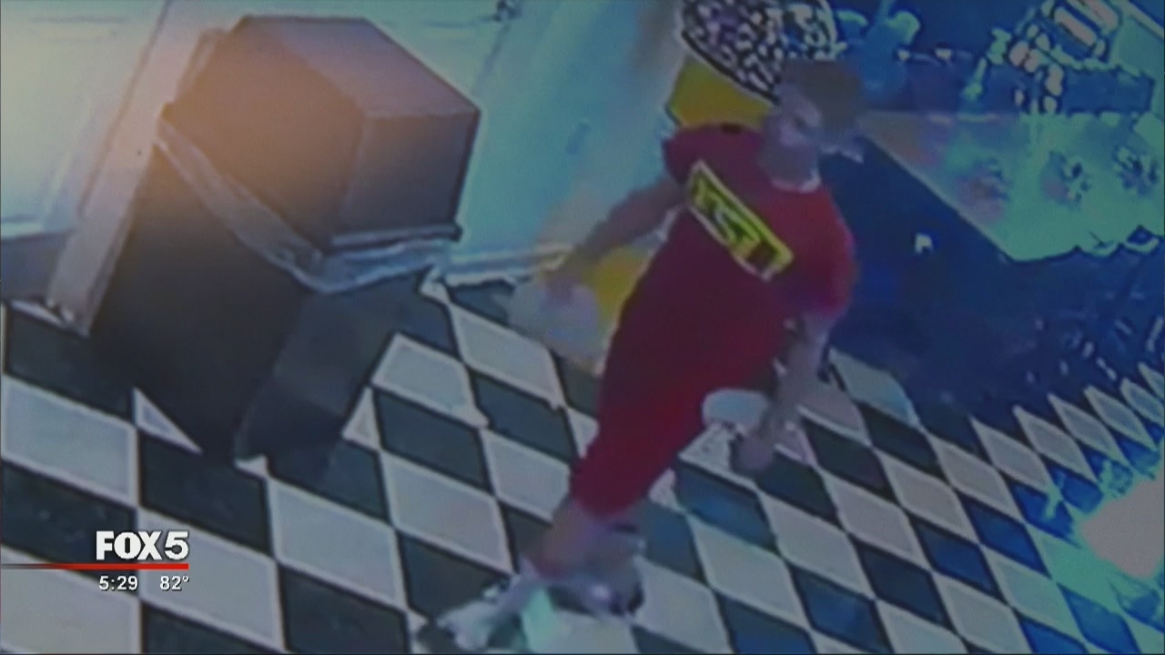 Man tricks cashiers with counterfeit cash