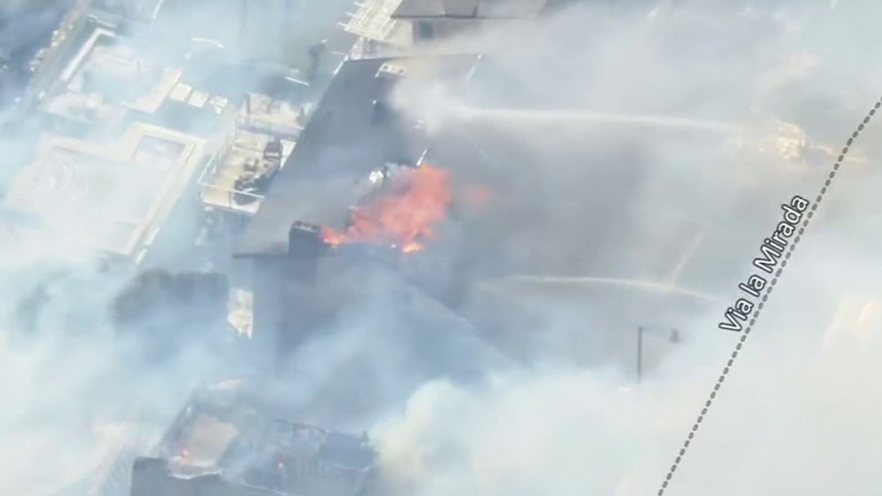 Homes on Via La Mirada burning in Norte Fire