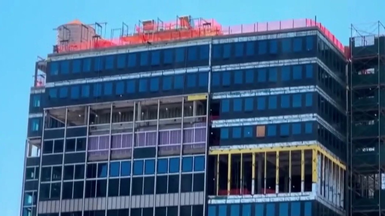 New York City high-rise building at risk of collapsing