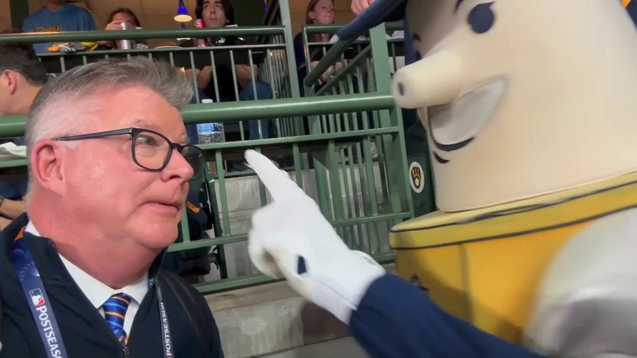 Barrelman touches Ted Perry's nose...so victory assured?