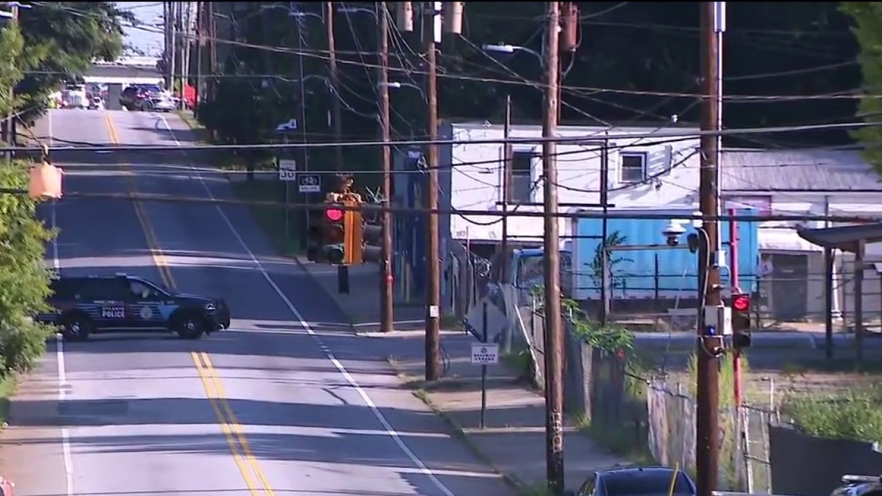 SWAT continues to looks for gunman in SW Atlanta 