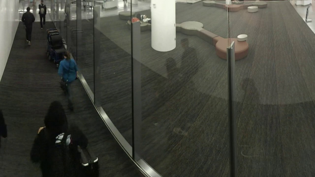RAW: Video at SFO shows FBI confronting Eric Swalwell 