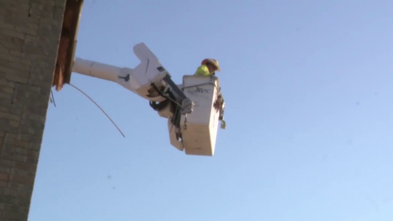 Menasha storm damage; crews work to restore power