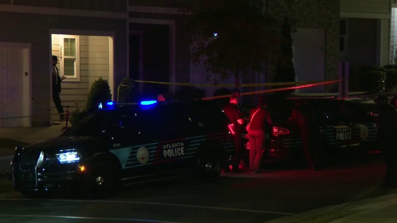 Child found dead in SW Atlanta townhome