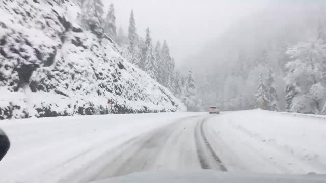 Travel report from WSP trooper on Snoqualmie Pass
