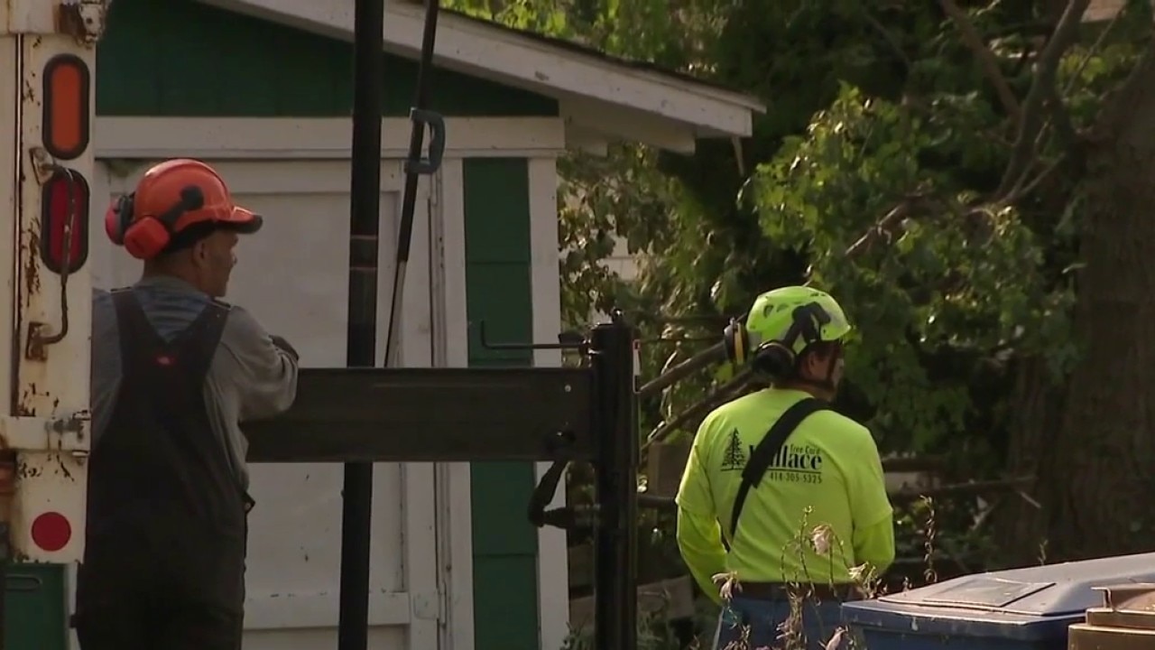 Wisconsin tornado aftermath: Volunteers and cleanup crews helping