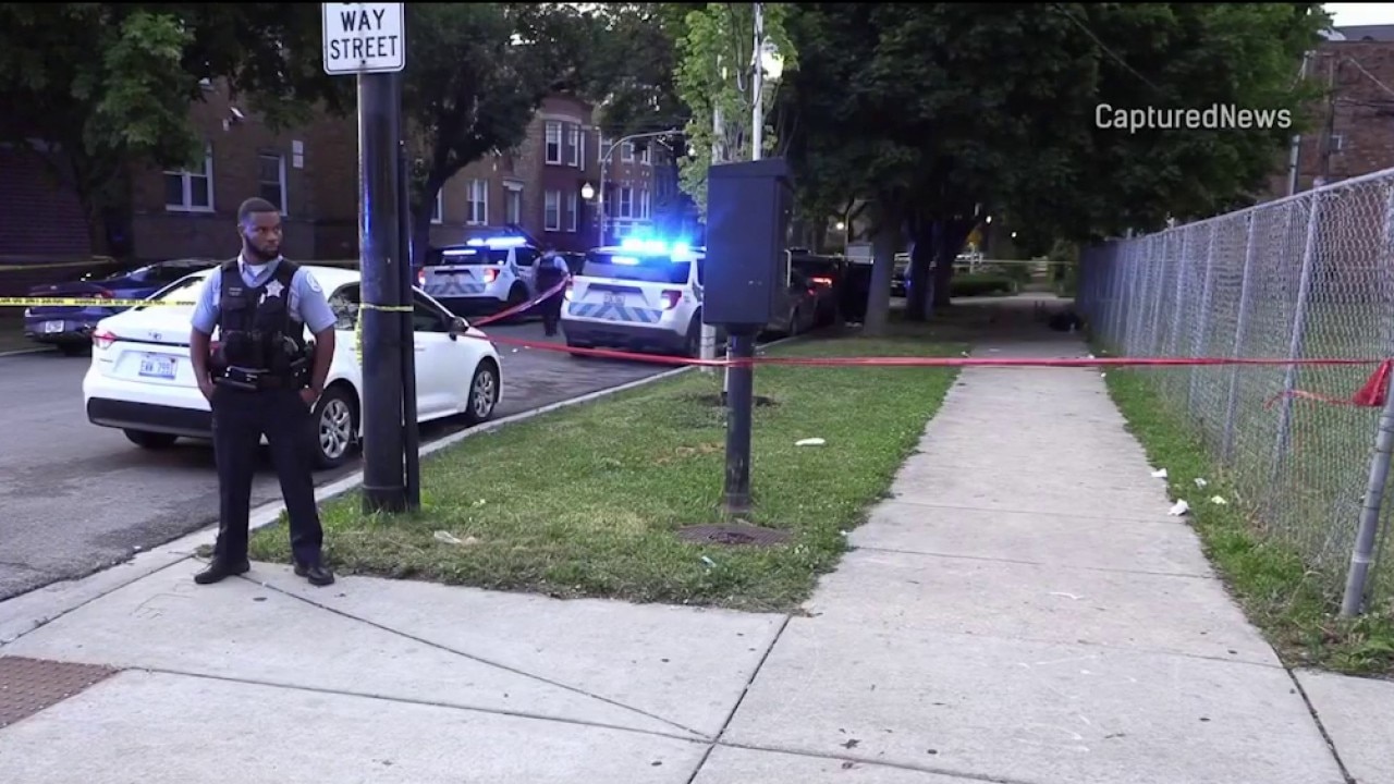 Man killed, 3 others including teen hospitalized after Chicago West Side shooting: police