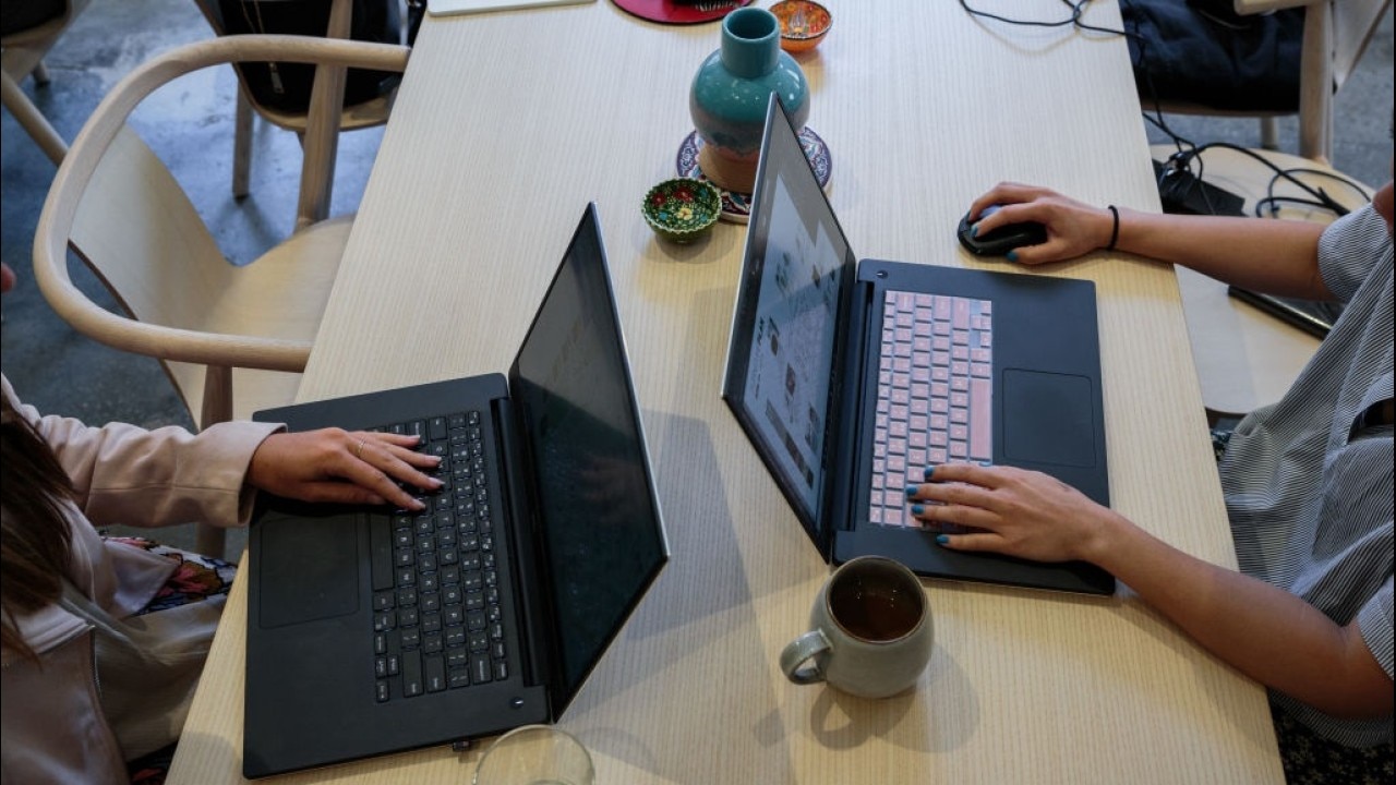 Survey: 66% of employees, 73% of managers fake productivity at work | ChicagoLIVE