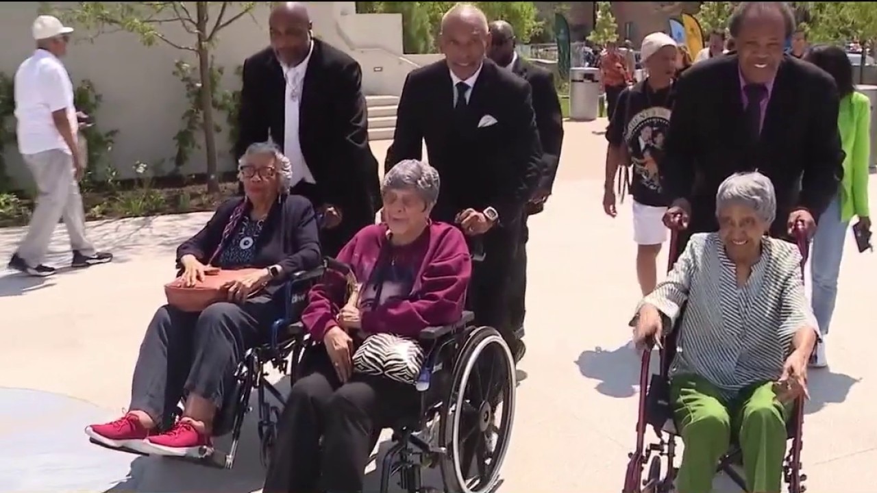 Centenarians take special tour of Obama Presidential Center