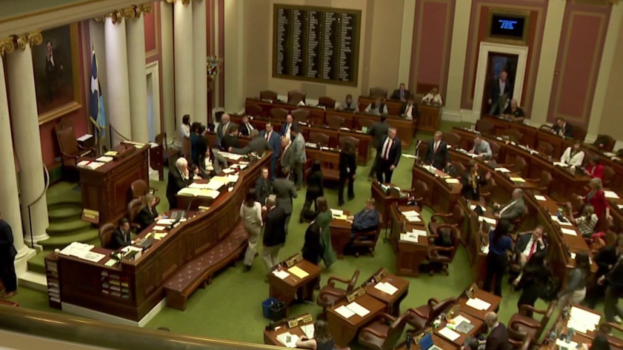 MN lawmakers stage sit-in over gun safety bill