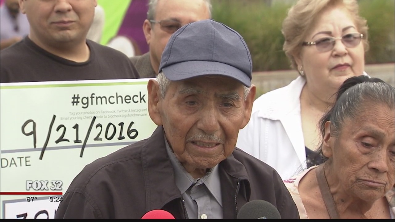 'Paleta Man' receives GoFundMe check for $384k