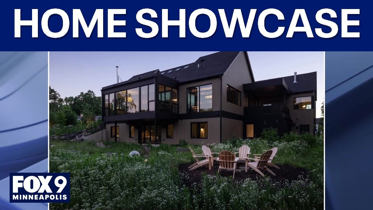 The Ultimate Gathering Space: Sirkel Kjøre home in Edina