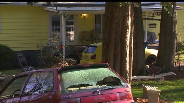 New Year`s party shooting leaves 2 dead