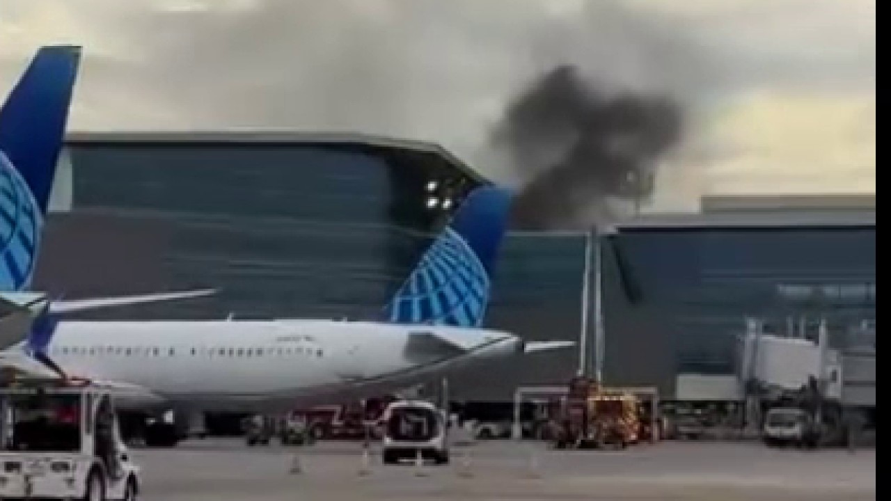 Restaurant fire at Houston's Bush Airport sends large plume of smoke into sky