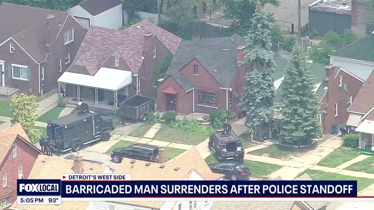 DPD: Barricaded man shot at bailiffs during eviction, before standoff