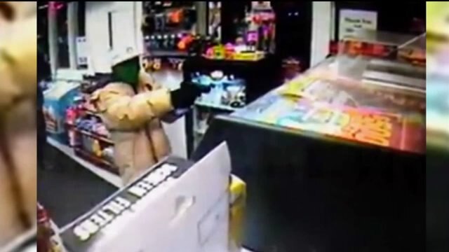Police on the hunt for suspects who shot, killed gas station clerk in ...