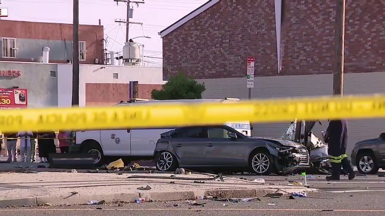 1 dead in multi-car crash in South LA