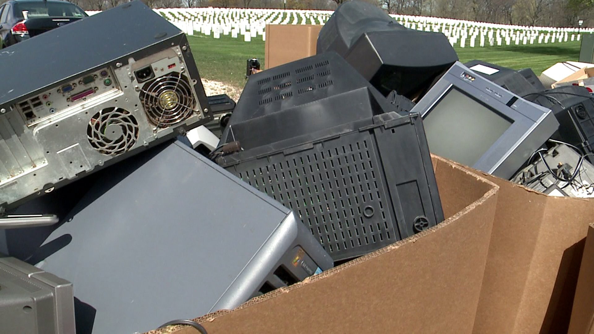 Milwaukee VA hosts free electronics recycling event; 40K lbs. collected in 2016