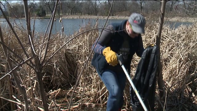 "Keep Milwaukee beautiful:" Volunteers clean up parks as part of Milwaukee Day celebration