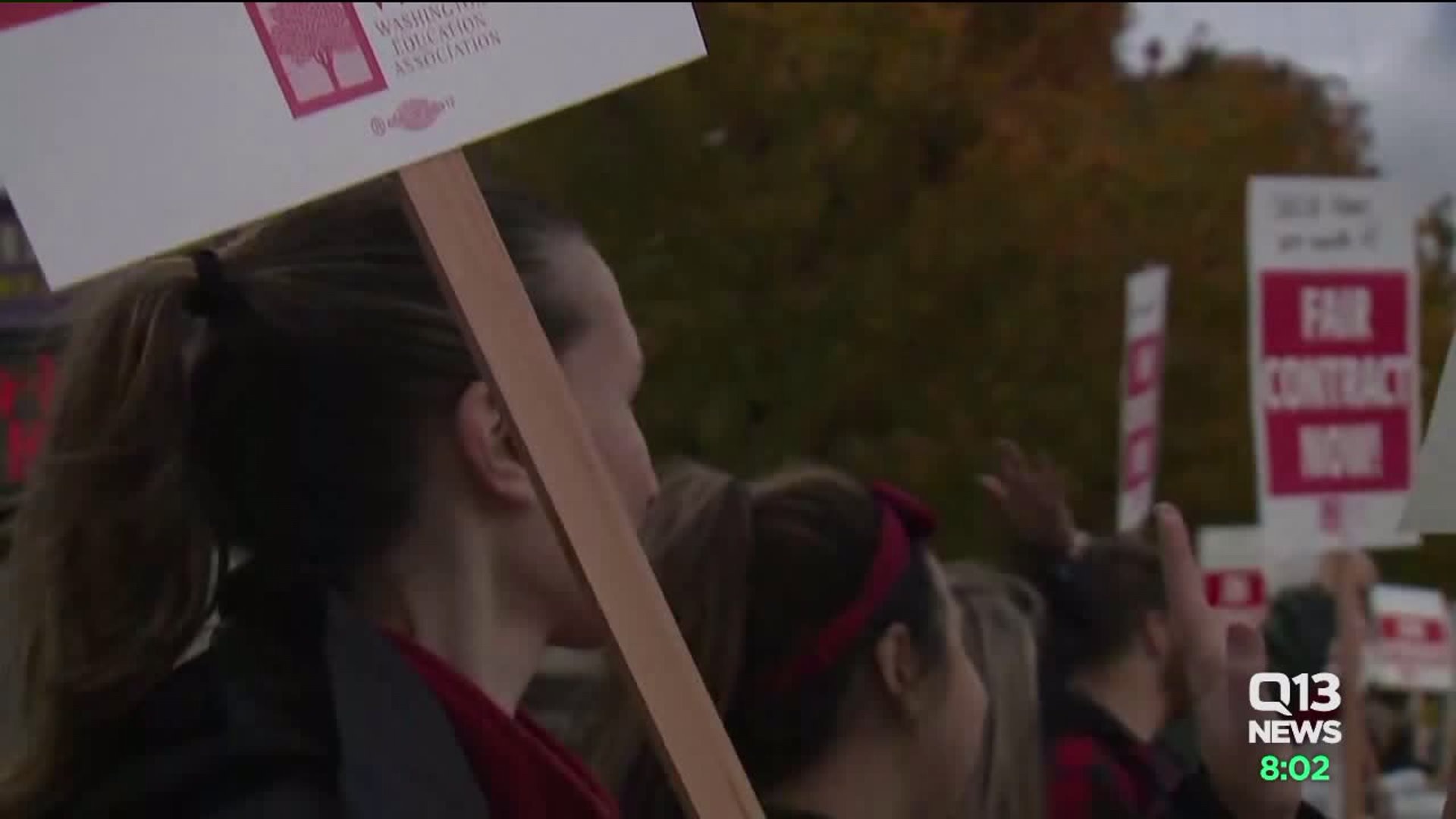 Sumner-Bonney Lake paraeducators on strike