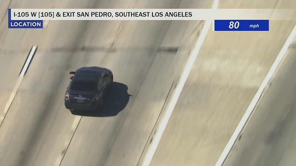 Suspect sticks hand outside car window mid-pursuit