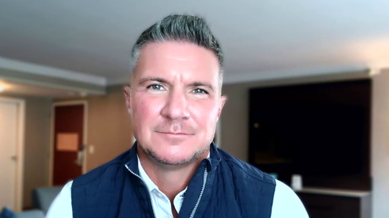 Author Brandon Blewett shares tips to avoid summer travel stress  