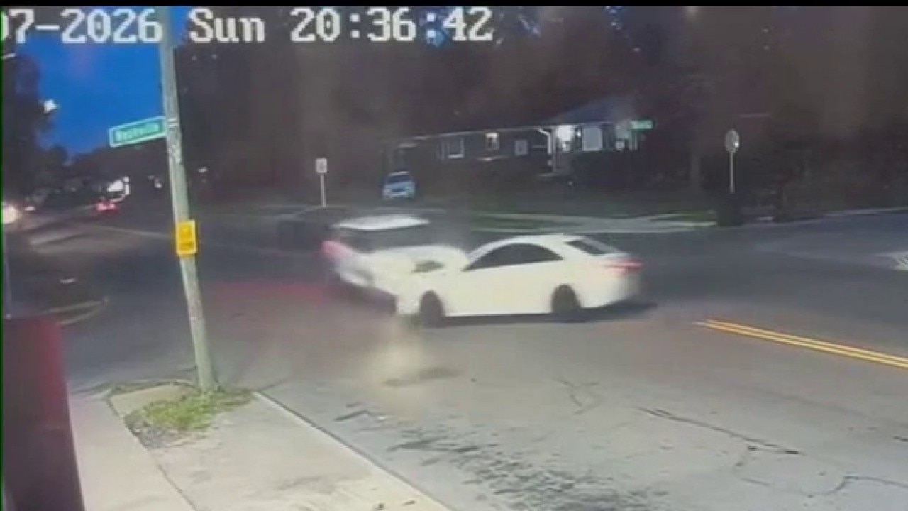 Two Detroit police officers, two civilians injured in crash