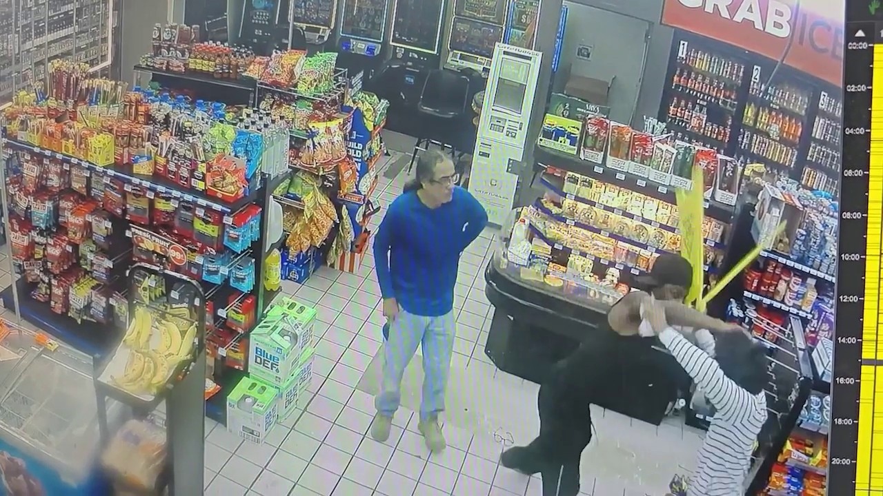 Atlanta store clerk fights off robber