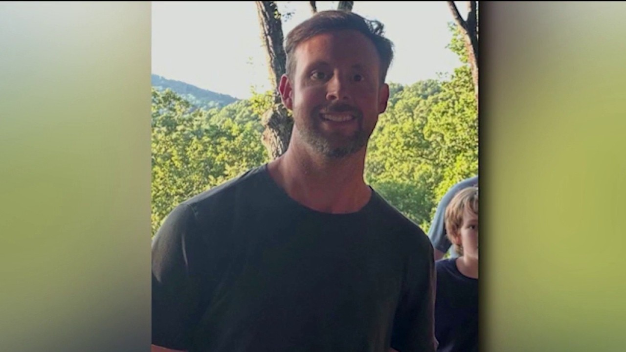 Cobb County father steps out of moving car and disappears