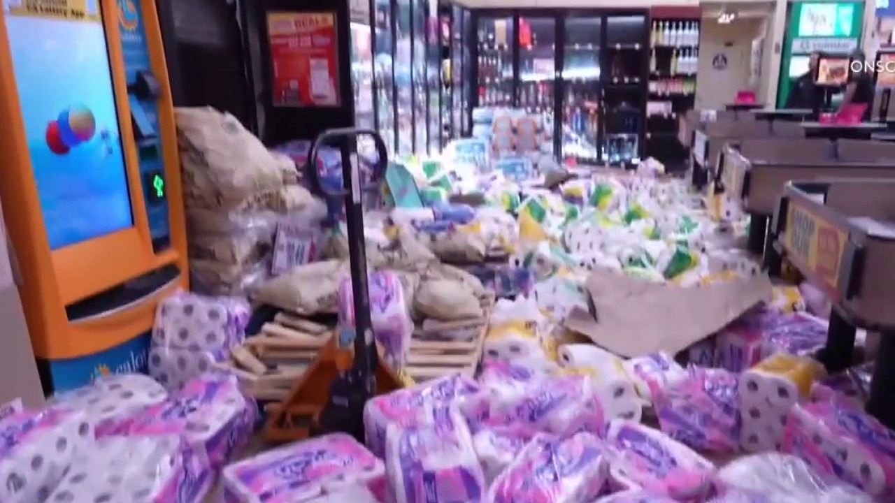 South LA grocery store looted mid-street takeover