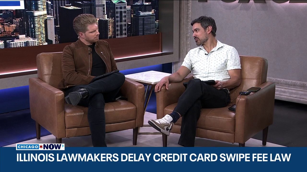 Illinois delays landmark credit card swipe fee law after pushback from banking industry | ChicagoNOW
