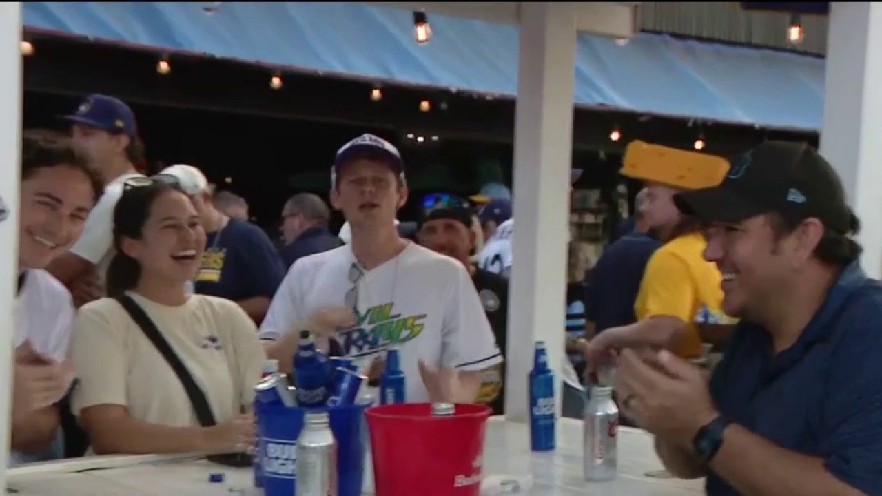 Fans getting ready for Game 3 at Ferg's