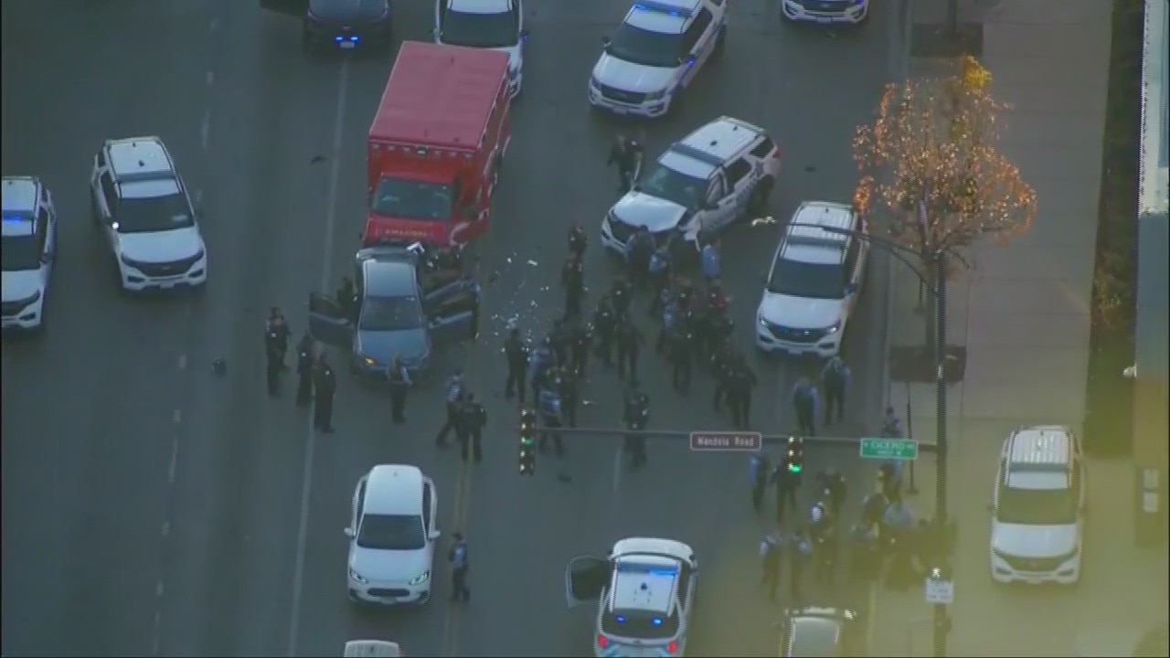 Video shows ambulance pursuit in Chicago