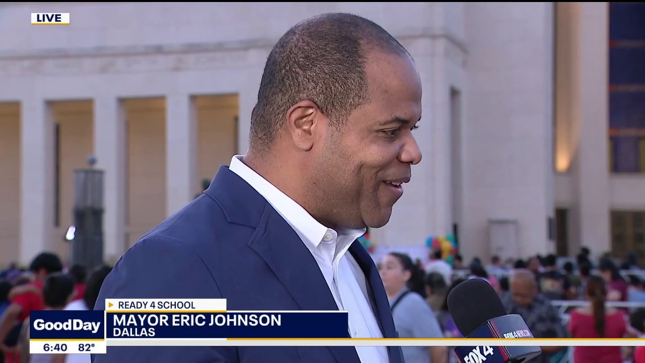 Dallas mayor hosts 2026 back to school event