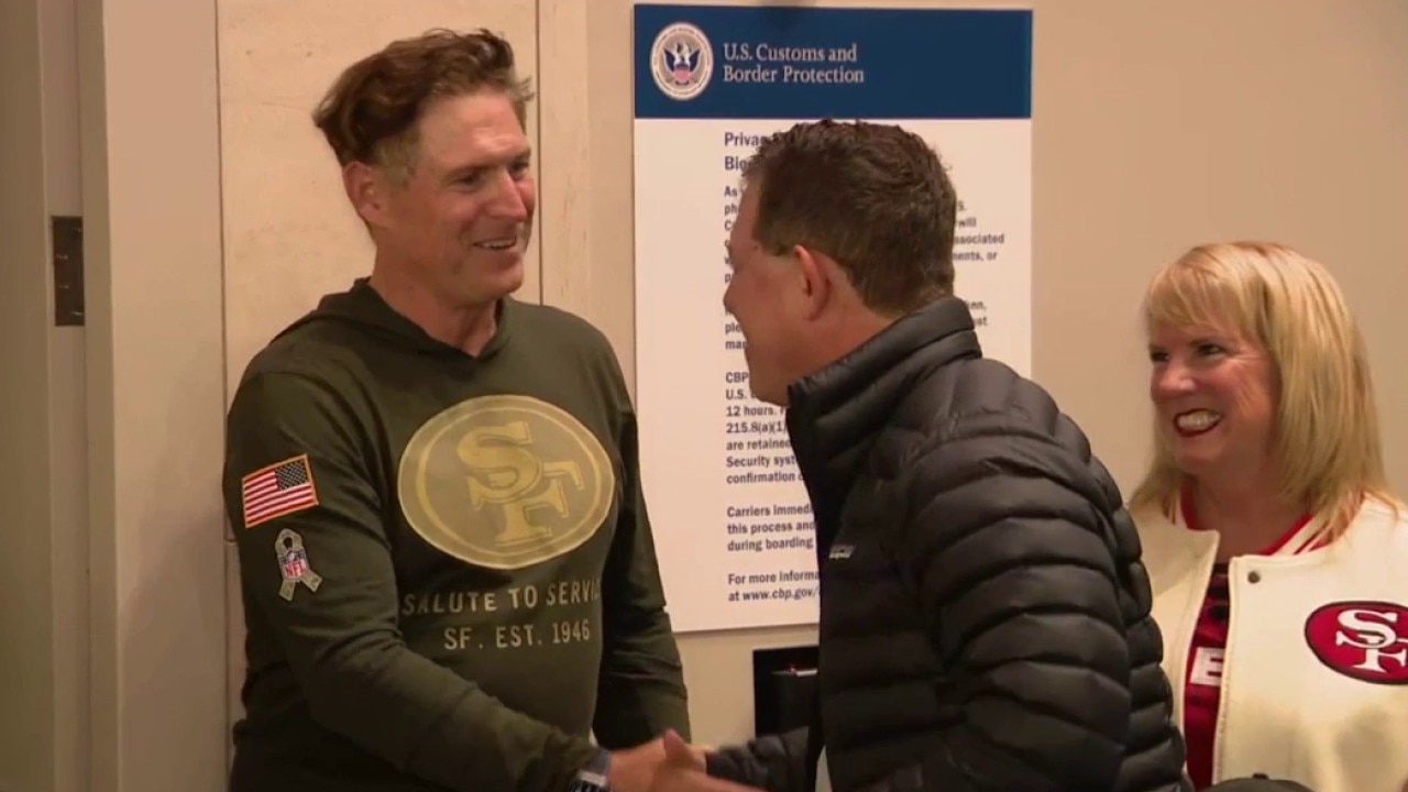 49ers legend Steve Young surprises fans with swag before Australia flight
