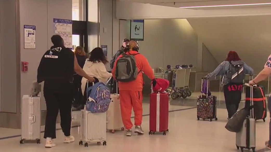Nationwide flight cancellations top 1,200; LAX passengers face limited disruptions