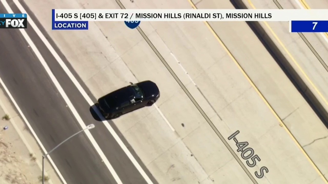 Pursuit suspect drives wrong way onto 405 Freeway